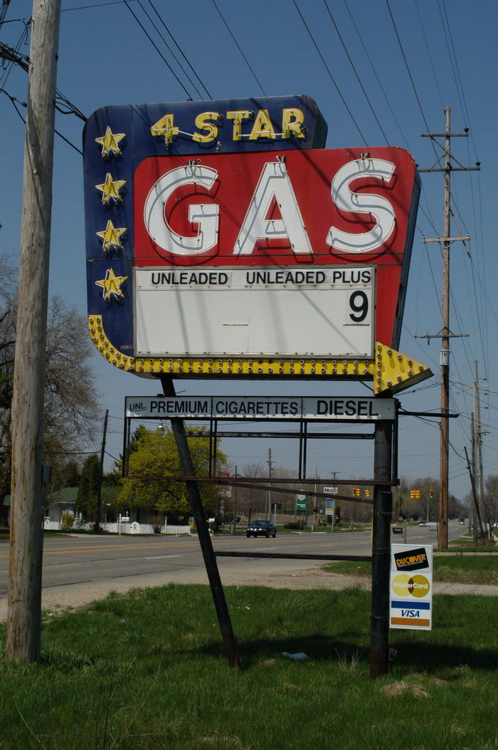 4 Star Gas - 2003 Photo (newer photo)